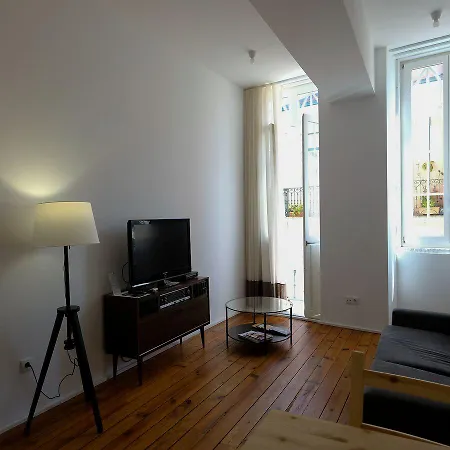 Bemyguest - Loft Jardim Maes Charming 4* Визеу