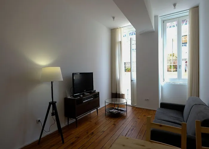 Bemyguest - Loft Jardim Maes Charming 4* Визеу